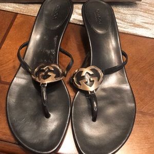 Gucci thong sandals (size 40)